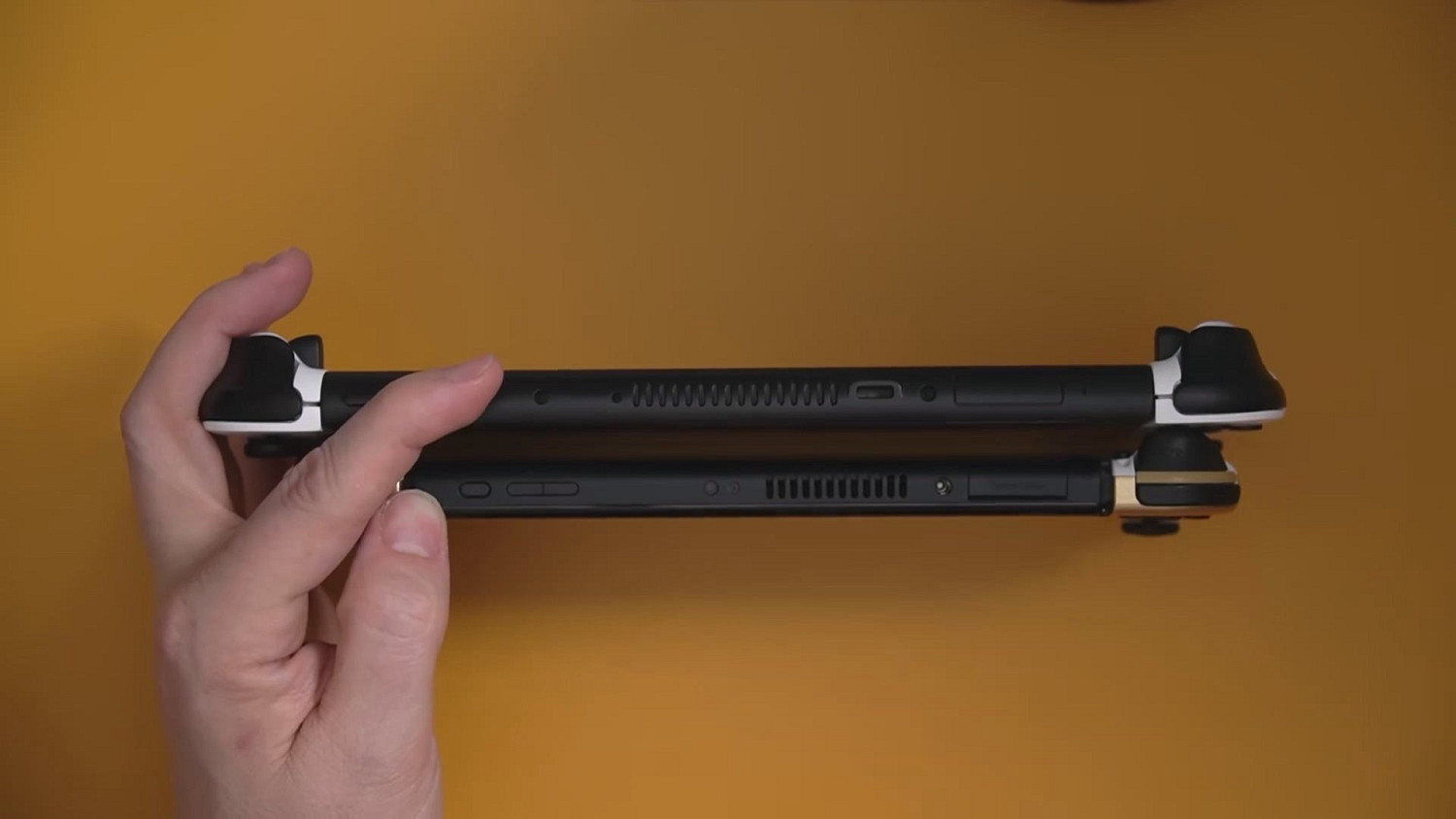 Switch 2外觀模型爆料影片:顯示器、手把都更大一些 Switch 2外觀模型爆料影片:顯示器、手把都更大一些