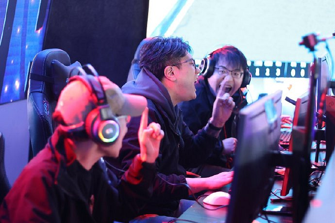 UNKNOWN戰隊無懸念奪冠 《街頭籃球》FSPL總決賽圓滿落幕