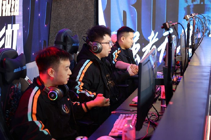 UNKNOWN戰隊無懸念奪冠 《街頭籃球》FSPL總決賽圓滿落幕