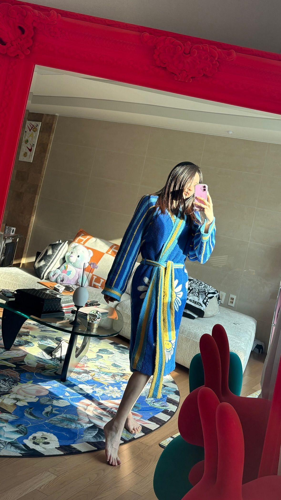 《劍星》女主體模申在恩聖誕節新照 深不可測的事業線