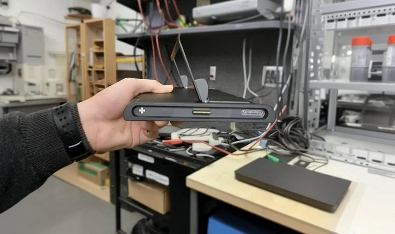 任天堂Switch 2真機照片疑似洩露!網友熱議真實性 任天堂Switch 2真機照片疑似洩露!網友熱議真實性