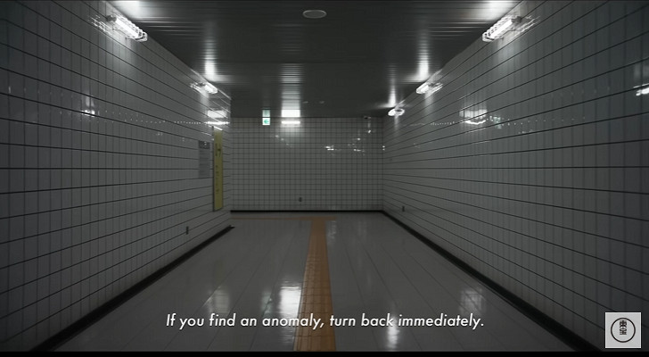 《8號出口》真人電影首支預告推出 真人大叔對著你笑