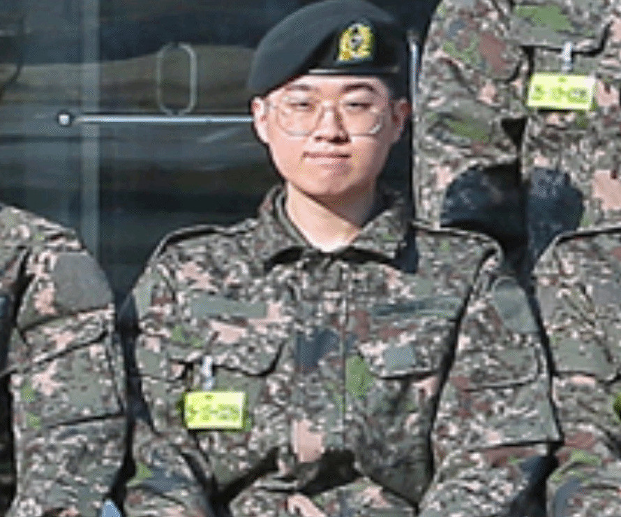 前T1冠軍上單Zeus也去參加軍訓了:最強上單變打飯炊事員 前T1冠軍上單Zeus也去參加軍訓了:最強上單變打飯炊事員