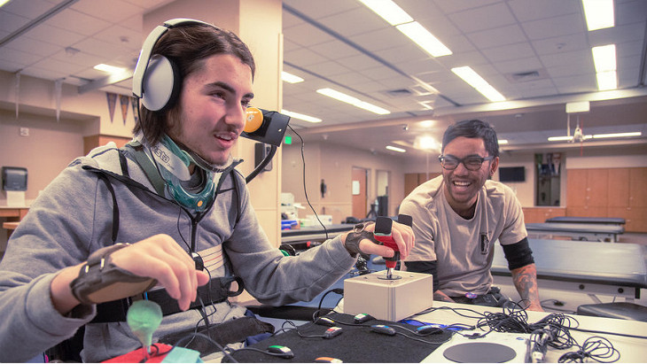 Xbox包治百病:Xbox自適應控制器成國外康複訓練項目!