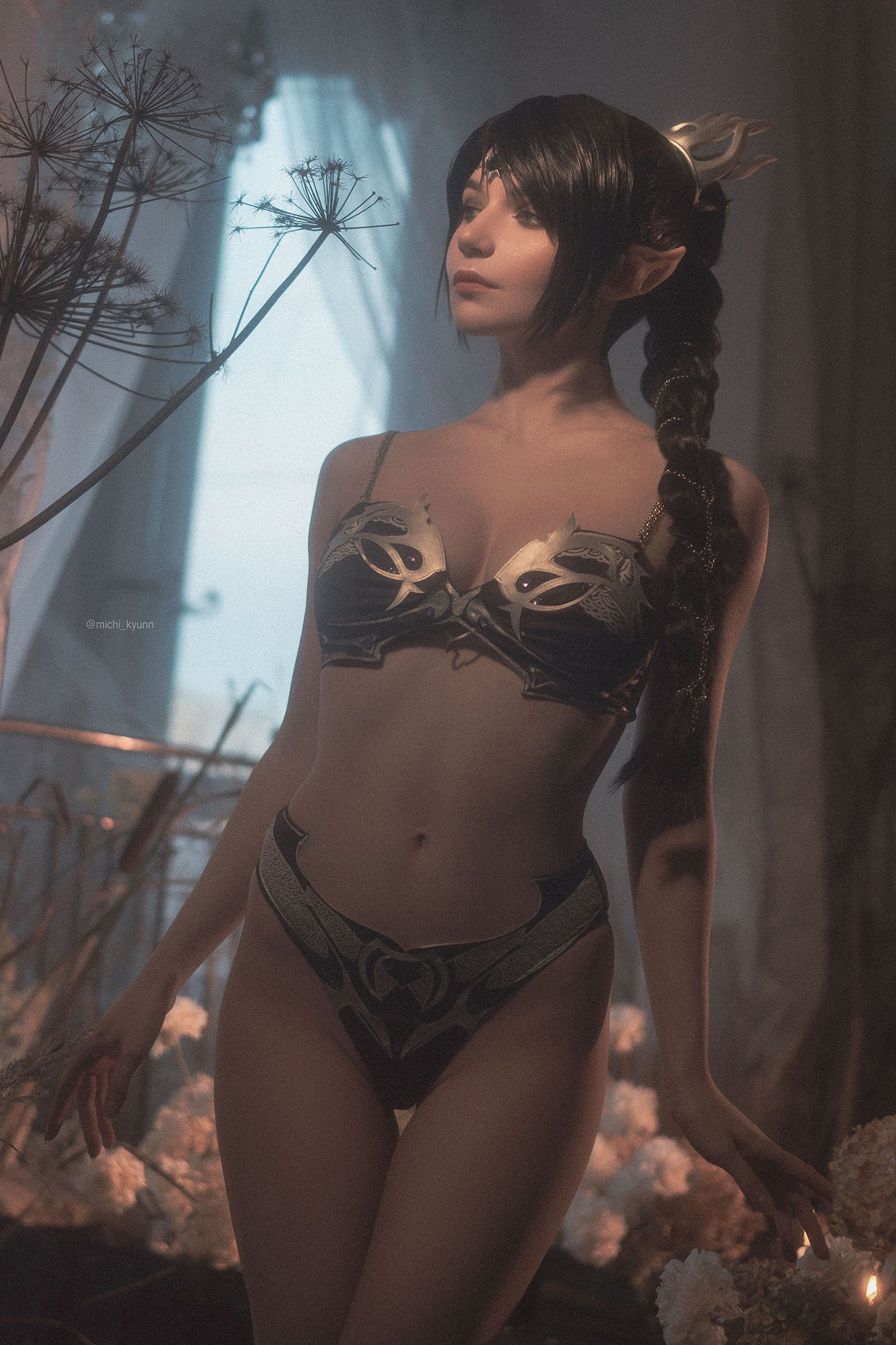 俄羅斯辣妹COS《柏德之門3》影心 性感身材妖嬈嫵媚