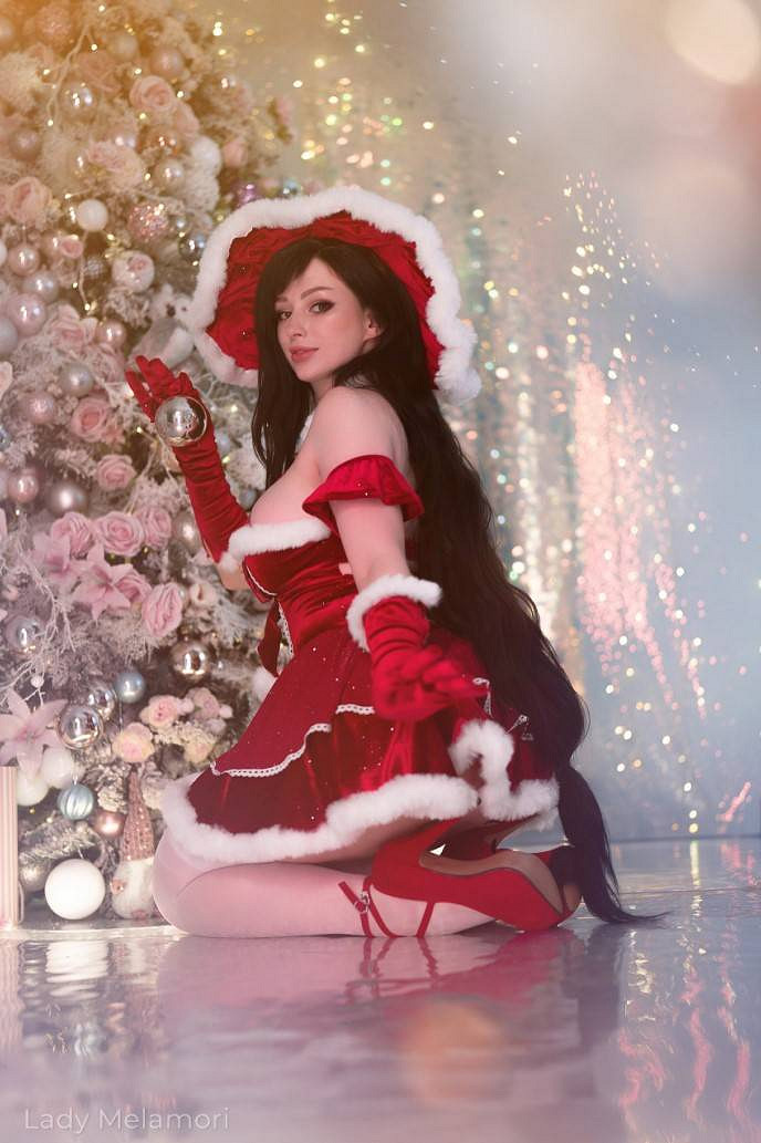 俄羅斯小姐姐COS《FF》聖誕版蒂法 火紅色的性感尤物