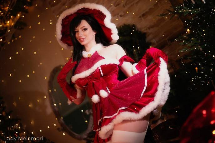 俄羅斯小姐姐COS《FF》聖誕版蒂法 火紅色的性感尤物
