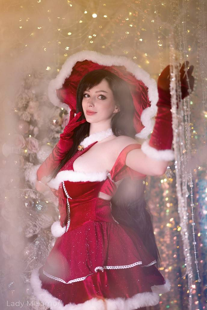 俄羅斯小姐姐COS《FF》聖誕版蒂法 火紅色的性感尤物