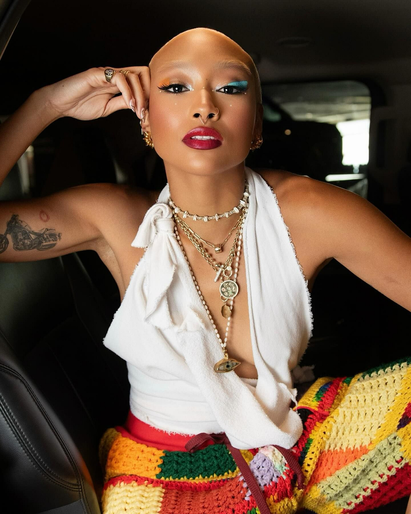 博主整理頑皮狗女主進化史：從金發美女變成光頭黑妹