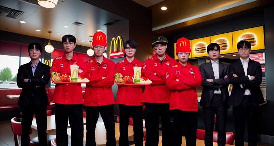 LOL T1戰隊爆改海底撈戰隊?新隊服被吐槽像大番茄! LOL T1戰隊爆改海底撈戰隊?新隊服被吐槽像大番茄!