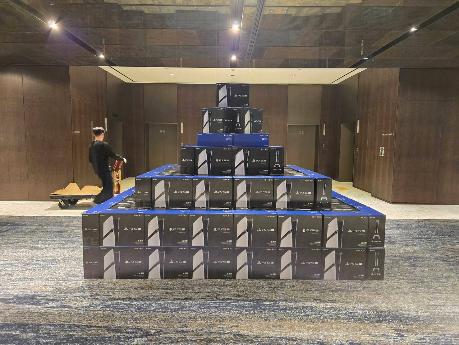 《劍星》開發商Shift Up年會發PS5 Pro和超高年終獎 《劍星》開發商Shift Up年會發PS5 Pro和超高年終獎