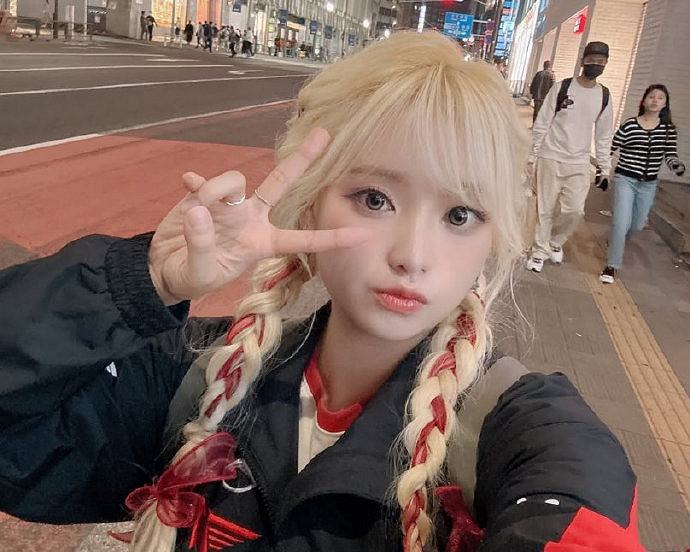 Faker疑似戀愛!知名漂亮女粉絲多次出現在其Vlog裡 Faker疑似戀愛!知名漂亮女粉絲多次出現在其Vlog裡