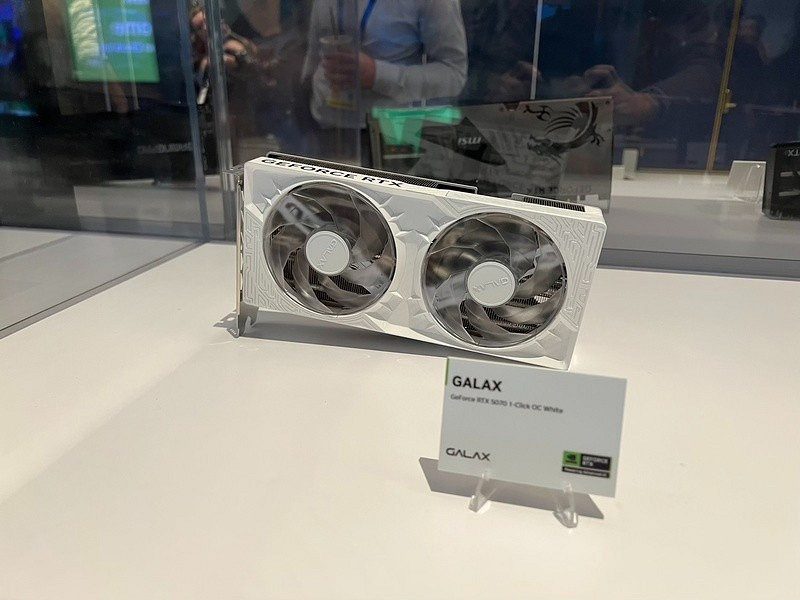 一大批RTX 5090來襲! NVIDIA 公版和AIC非公版顯卡圖賞 一大批RTX 5090來襲! NVIDIA 公版和AIC非公版顯卡圖賞
