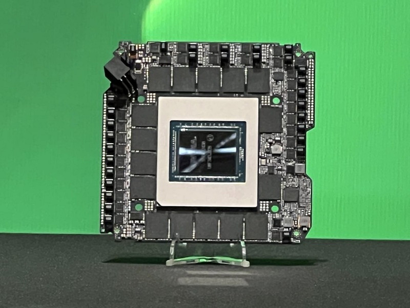 一大批RTX 5090來襲! NVIDIA 公版和AIC非公版顯卡圖賞 一大批RTX 5090來襲! NVIDIA 公版和AIC非公版顯卡圖賞
