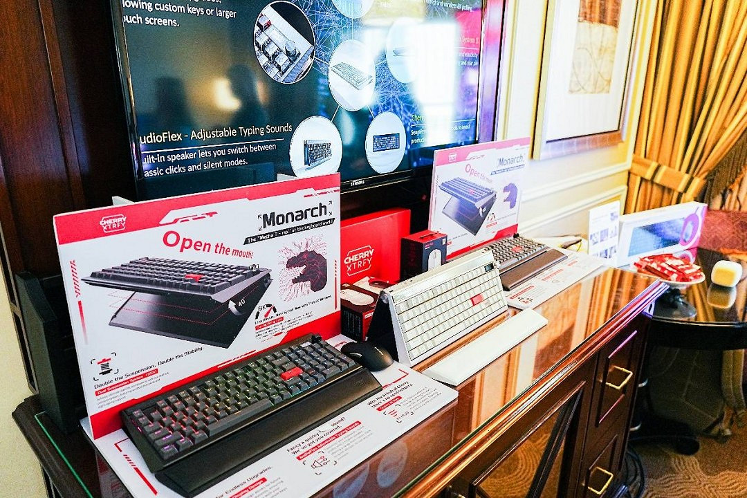 CES 2025揭幕!CHERRY開啟客製化AI外設新紀元 CES 2025揭幕!CHERRY開啟客製化AI外設新紀元