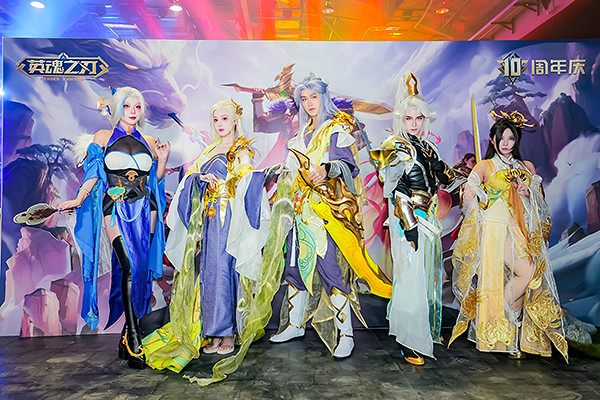 破繭登峰!恭喜TOP戰隊榮獲2024HEL精英聯賽冬季賽總冠軍! 破繭登峰!恭喜TOP戰隊榮獲2024HEL精英聯賽冬季賽總冠軍!