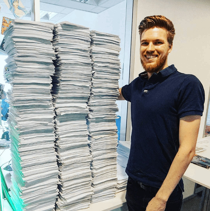 網友曬《天國降臨: 救贖》劇本:堆疊如山,續作數量翻倍 網友曬《天國降臨: 救贖》劇本:堆疊如山,續作數量翻倍