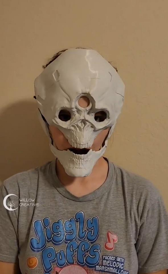 國外玩家自製《命運2》巫妖女王頭盔:還原度高達99% 國外玩家自製《命運2》巫妖女王頭盔:還原度高達99%