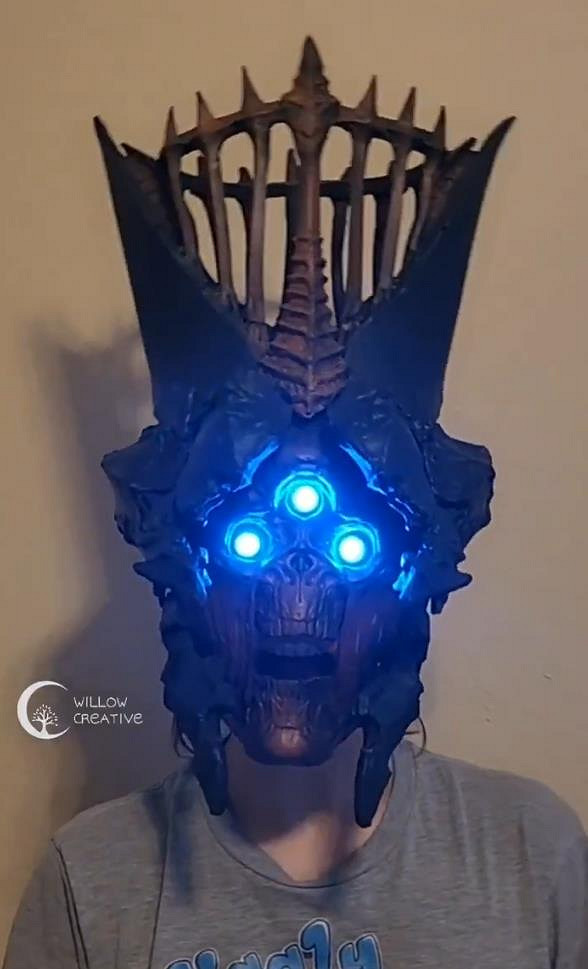 國外玩家自製《命運2》巫妖女王頭盔:還原度高達99% 國外玩家自製《命運2》巫妖女王頭盔:還原度高達99%