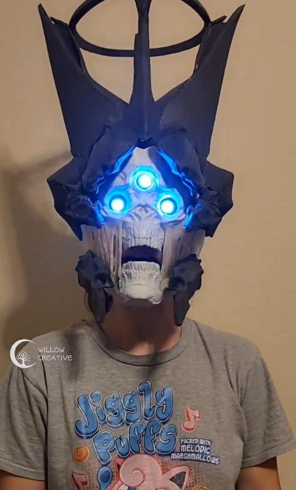 國外玩家自製《命運2》巫妖女王頭盔:還原度高達99% 國外玩家自製《命運2》巫妖女王頭盔:還原度高達99%