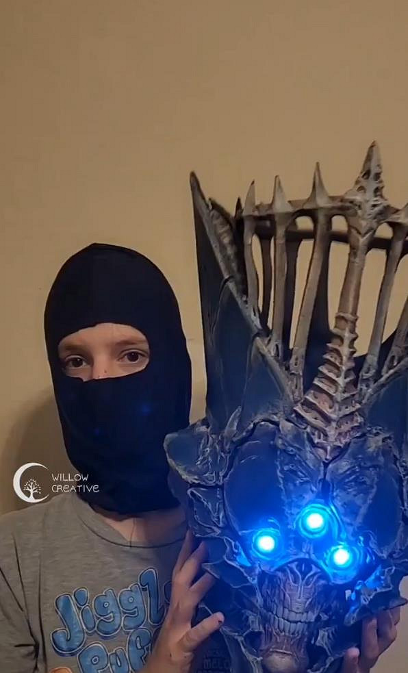 國外玩家自製《命運2》巫妖女王頭盔:還原度高達99% 國外玩家自製《命運2》巫妖女王頭盔:還原度高達99%