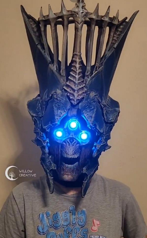 國外玩家自製《命運2》巫妖女王頭盔:還原度高達99% 國外玩家自製《命運2》巫妖女王頭盔:還原度高達99%