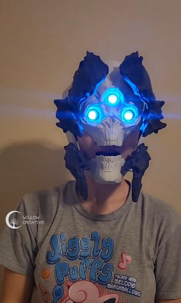 國外玩家自製《命運2》巫妖女王頭盔:還原度高達99% 國外玩家自製《命運2》巫妖女王頭盔:還原度高達99%