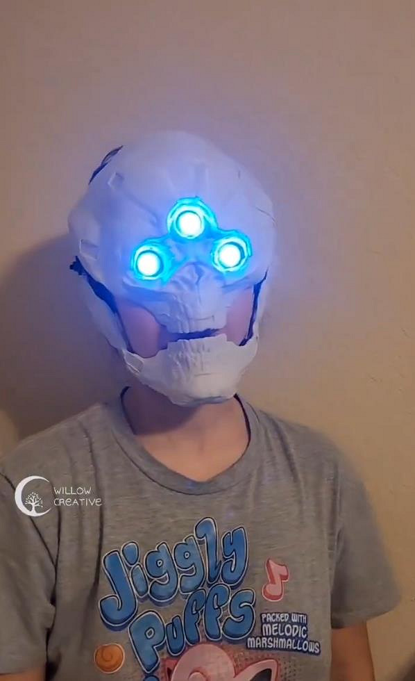 國外玩家自製《命運2》巫妖女王頭盔:還原度高達99% 國外玩家自製《命運2》巫妖女王頭盔:還原度高達99%