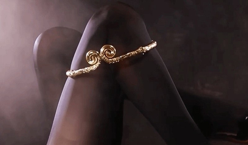 某寶現“黑神襪”蹭《黑神話》熱度?腿上套金箍太誘人!