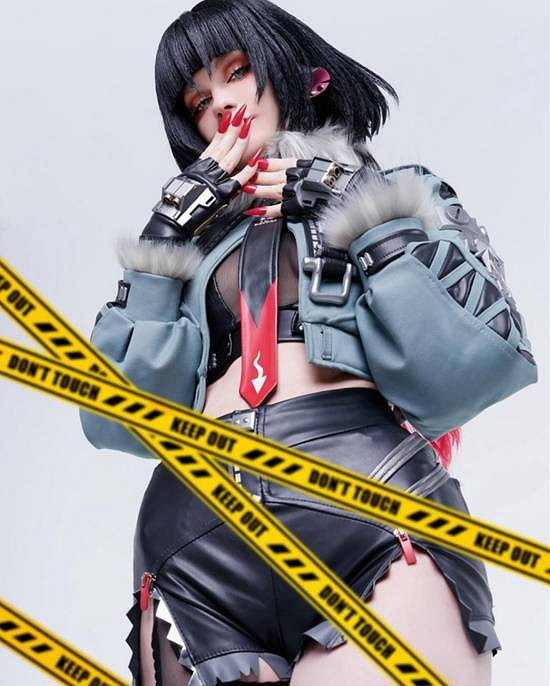 俄羅斯小姐姐COS《絕區零》簡·杜 黑絲破洞身材曼妙