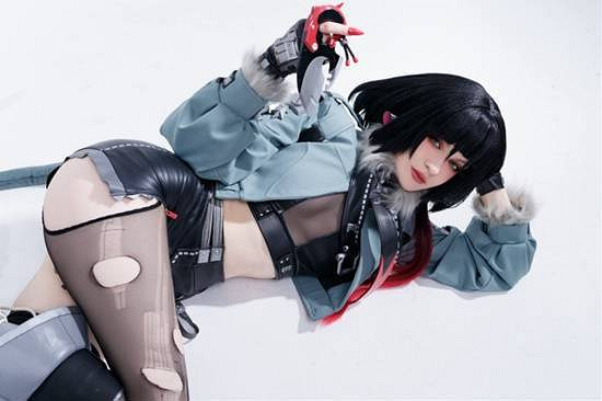 俄羅斯小姐姐COS《絕區零》簡·杜 黑絲破洞身材曼妙