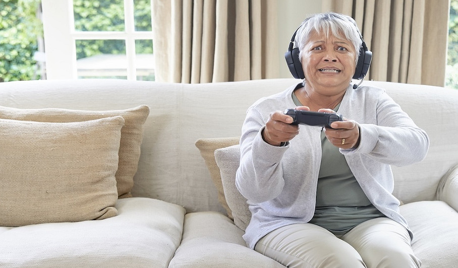 英國老太停車掃碼 不想竟被換成遊戲課金 英國老太停車掃碼 不想竟被換成遊戲課金