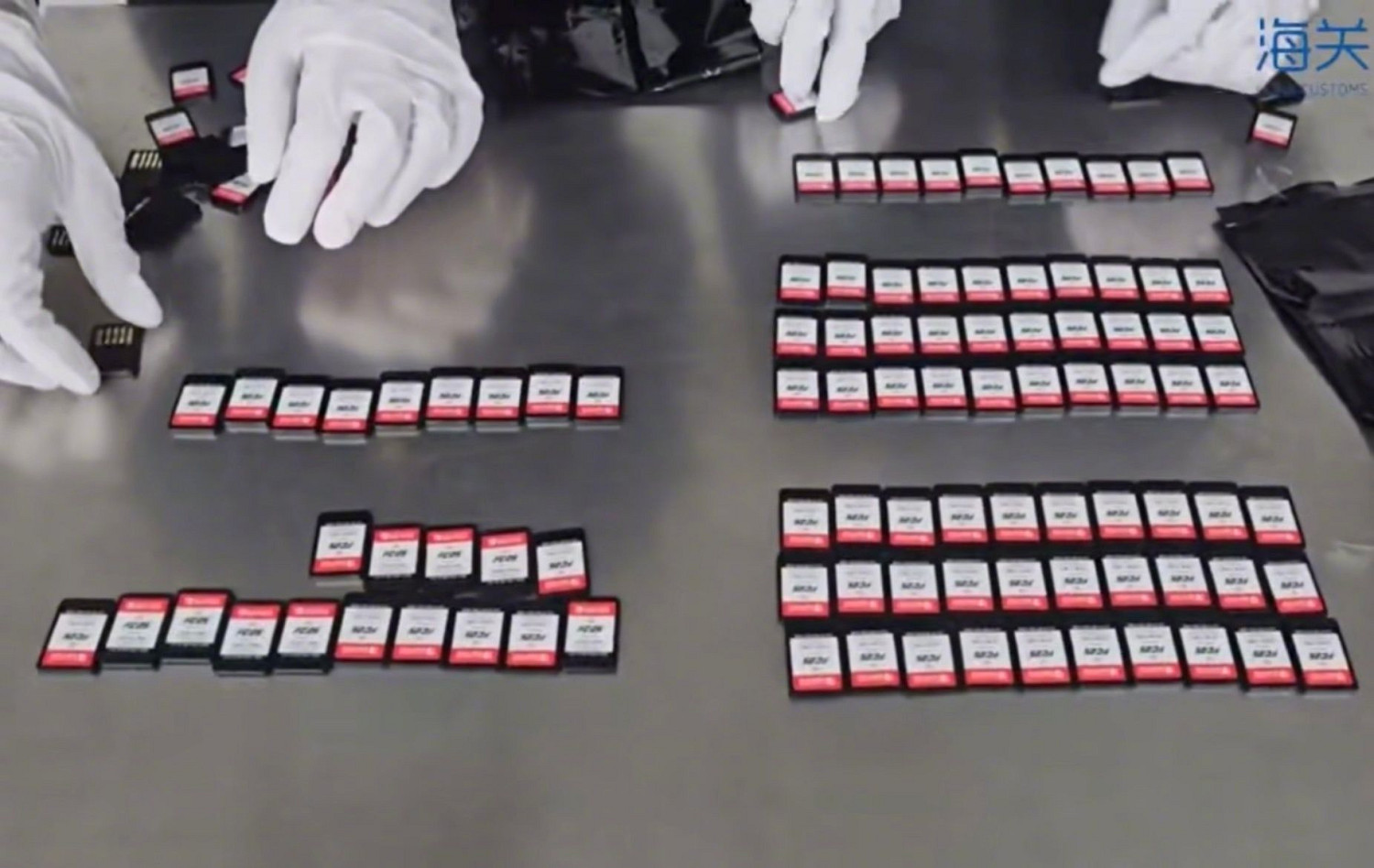 女旅客文胸走私120張NS卡帶!均是《EA SPORTS FC 25》遊戲 女旅客文胸走私120張NS卡帶!均是《EA SPORTS FC 25》遊戲