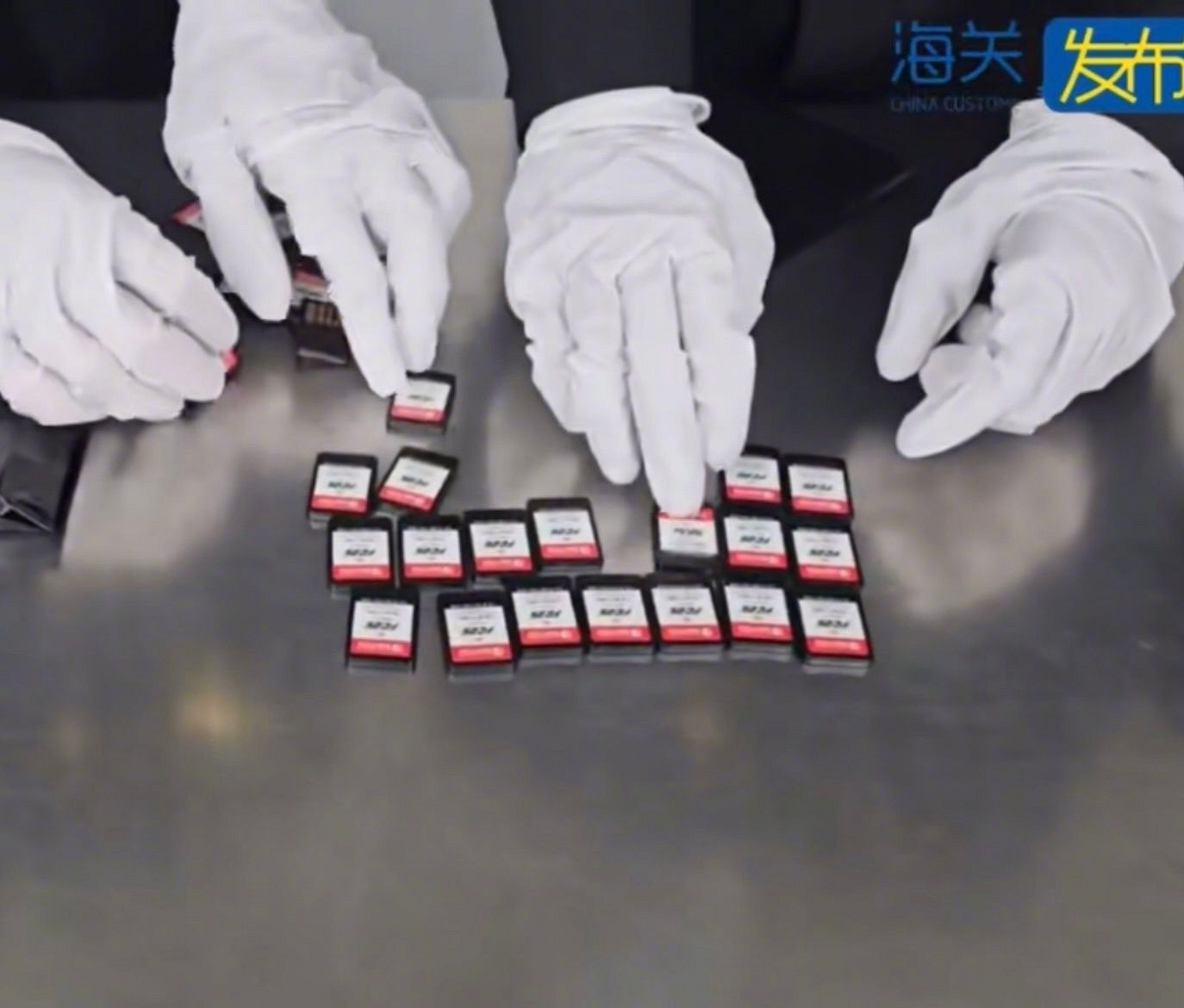 女旅客文胸走私120張NS卡帶!均是《EA SPORTS FC 25》遊戲 女旅客文胸走私120張NS卡帶!均是《EA SPORTS FC 25》遊戲