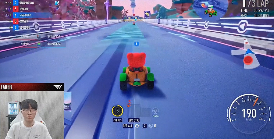 Faker玩《跑跑卡丁車》 被讓10秒都跑不過 氣到大哭！