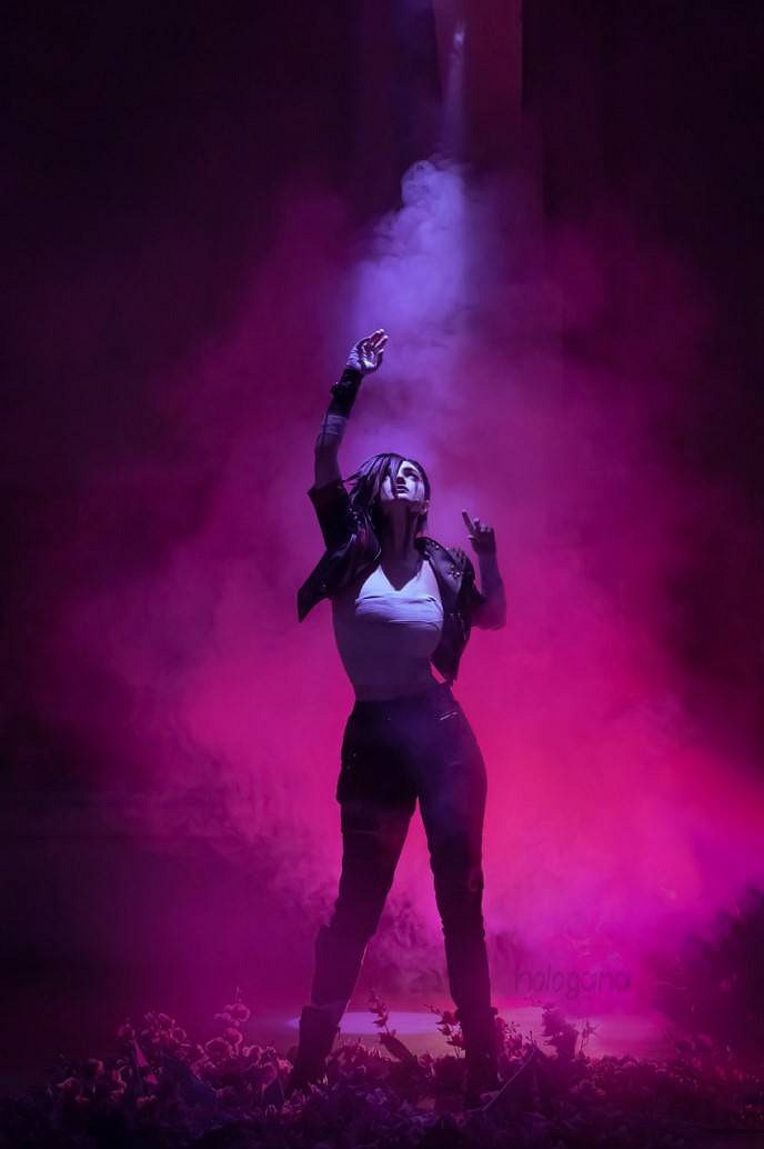 俄羅斯小姐姐COS《奧術》蔚 超絕胸肌引人矚目！