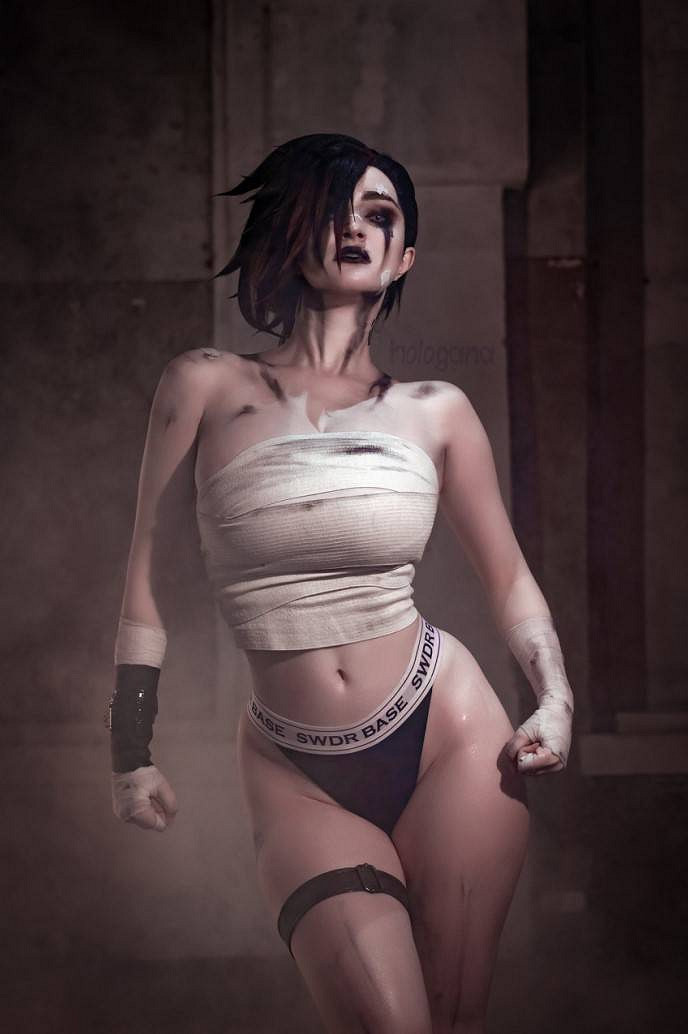 俄羅斯小姐姐COS《奧術》蔚 超絕胸肌引人矚目！