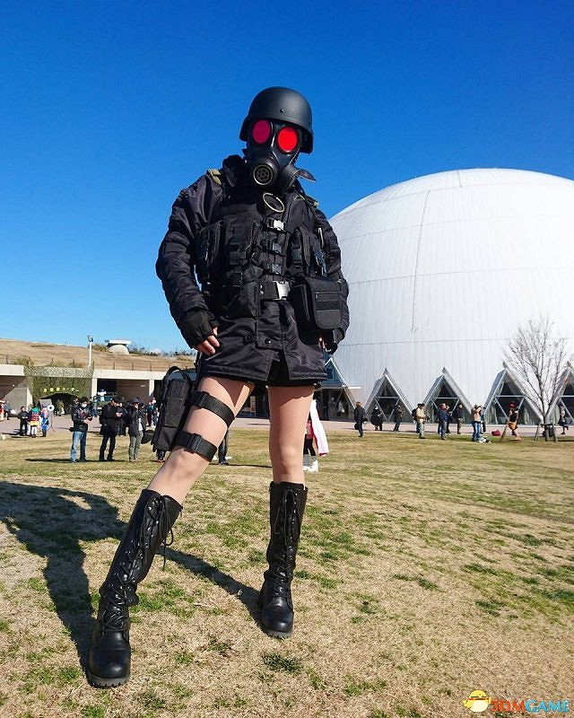 美女Cos《惡靈古堡:啟示錄》漢克 喪屍把持不住 美女Cos《惡靈古堡:啟示錄》漢克 喪屍把持不住