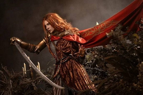 毛妹COS《艾爾登法環》“女武神”瑪蓮妮亞 身材修長養眼