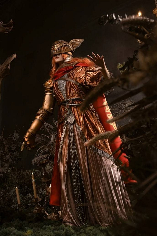 毛妹COS《艾爾登法環》“女武神”瑪蓮妮亞 身材修長養眼