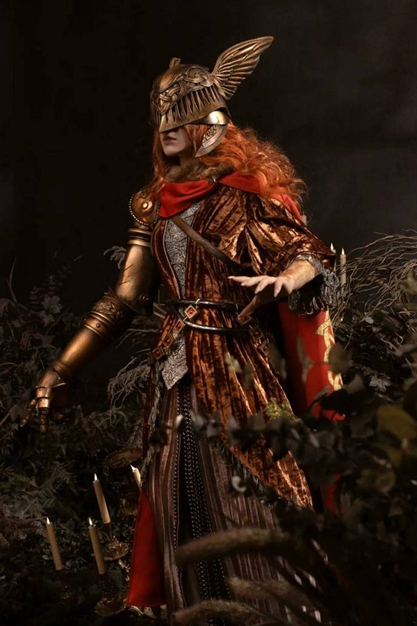 毛妹COS《艾爾登法環》“女武神”瑪蓮妮亞 身材修長養眼