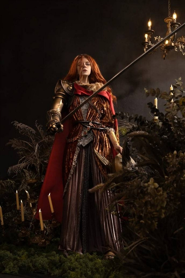 毛妹COS《艾爾登法環》“女武神”瑪蓮妮亞 身材修長養眼