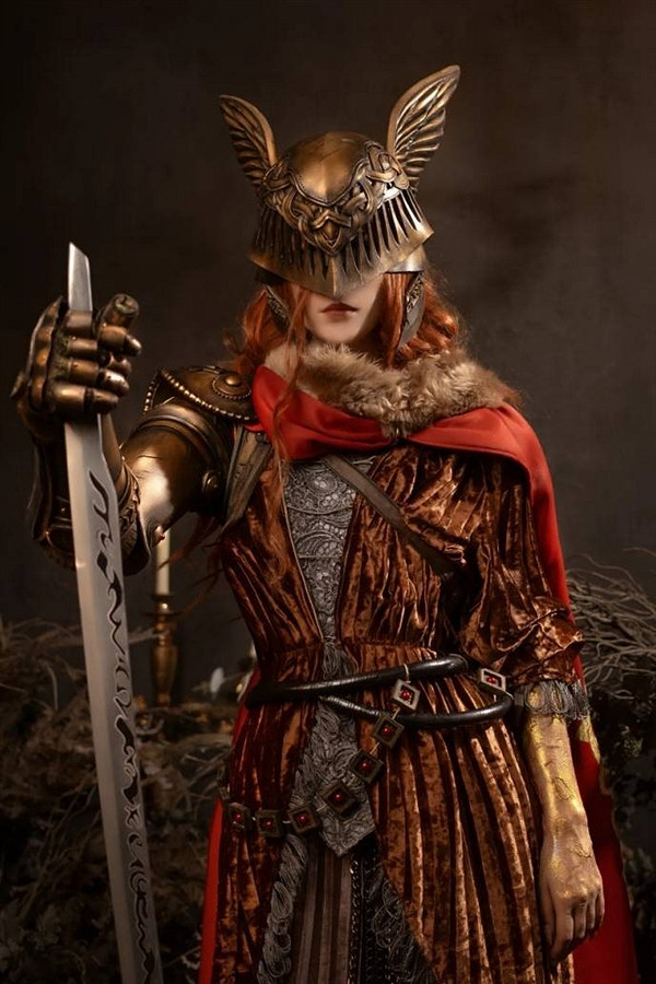 毛妹COS《艾爾登法環》“女武神”瑪蓮妮亞 身材修長養眼