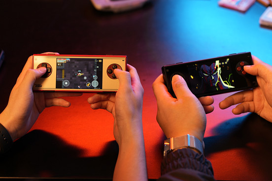 經典無搖桿設計,純粹遊戲體驗:AYANEO Pocket MICRO Classic 正式公布 經典無搖桿設計,純粹遊戲體驗:AYANEO Pocket MICRO Classic 正式公布