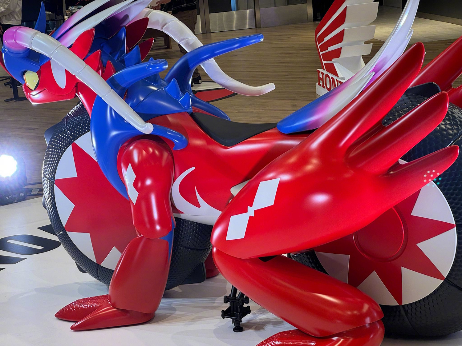 本田連動《寶可夢》“故勒頓”摩托車正式亮相！