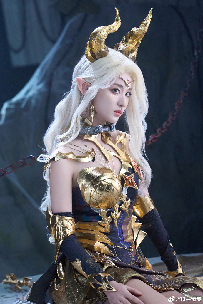王楚然COS《和平精英》龍族女王 鎏金翅膀有點酷！