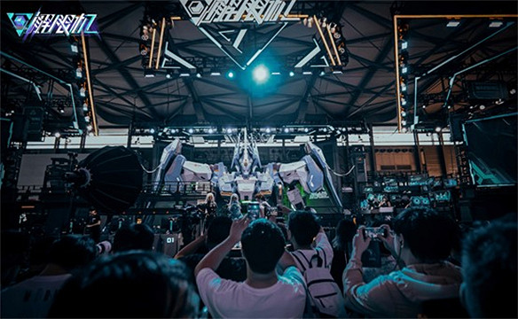 華麗的外表 不堪的內核——《解限機》簡評 華麗的外表 不堪的內核——《解限機》簡評