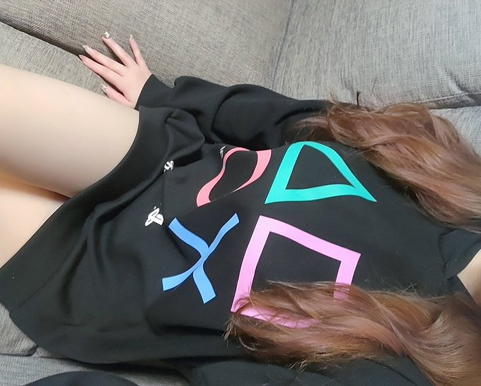 人美技術好!怪獵荒野美少女玩家為玩蟲棍自學「C手」 人美技術好!怪獵荒野美少女玩家為玩蟲棍自學「C手」