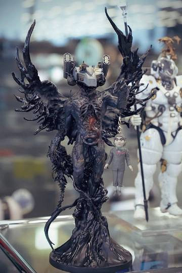 為確保雕像品質 小島秀夫還曾前往中國監督雕像生產