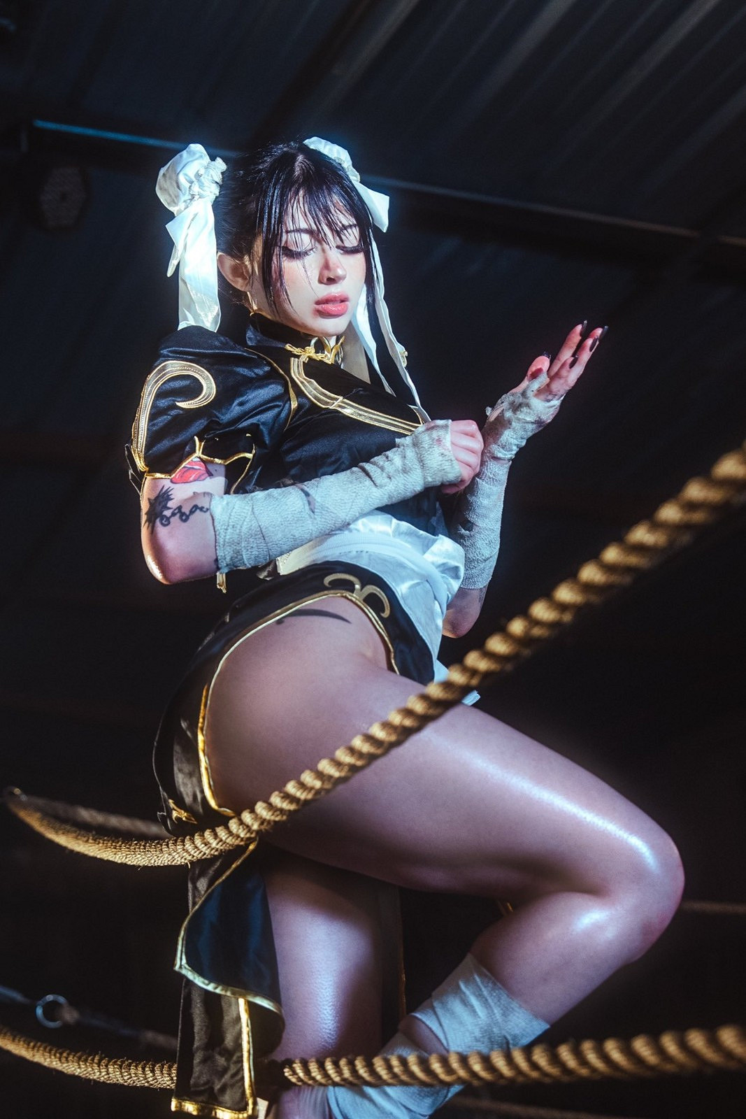 國外小姐姐COS《快打旋風》春麗 這個大粗腿超還原！